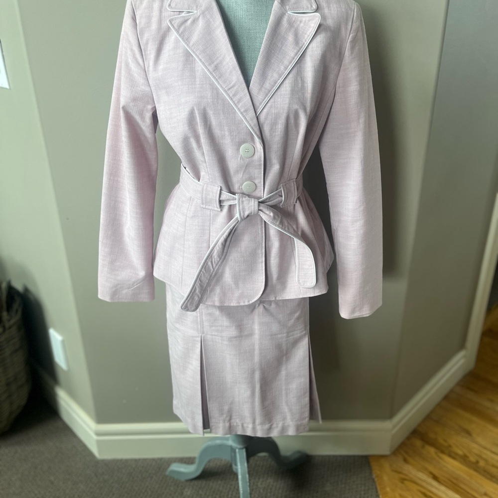 Elegant Light Pink Skirt Suit